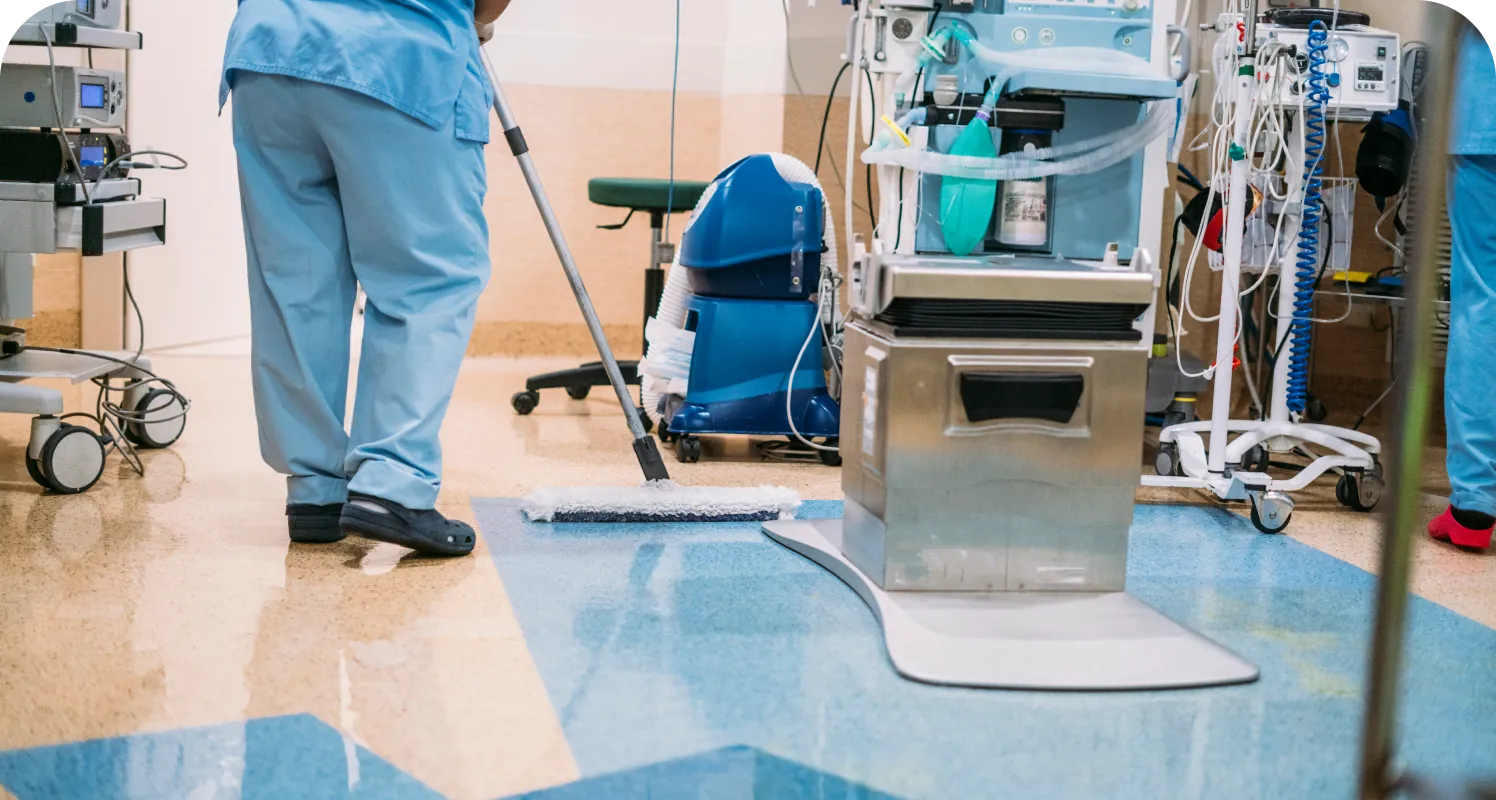 Personal de limpieza hospitalaria de CREAMEDIC